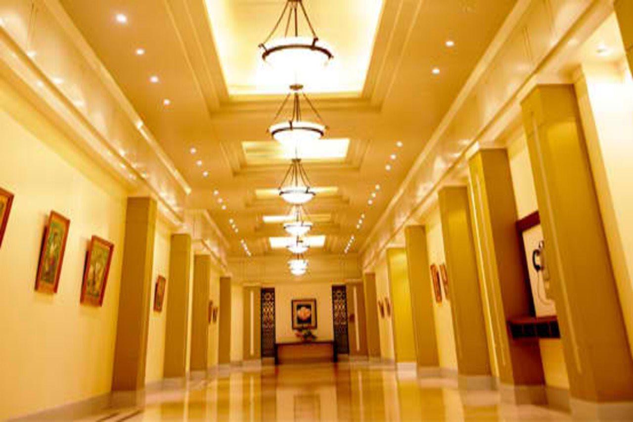 The Royal Mandaya Hotel Davao Экстерьер фото