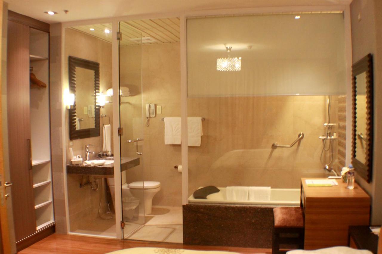 The Royal Mandaya Hotel Davao Экстерьер фото