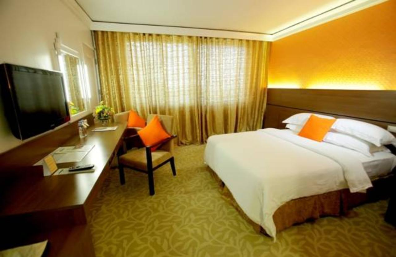 The Royal Mandaya Hotel Davao Экстерьер фото