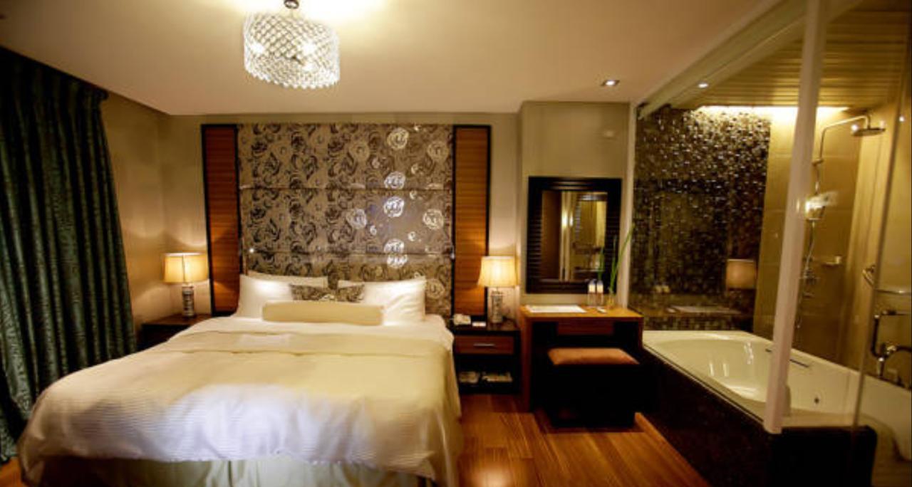 The Royal Mandaya Hotel Davao Экстерьер фото