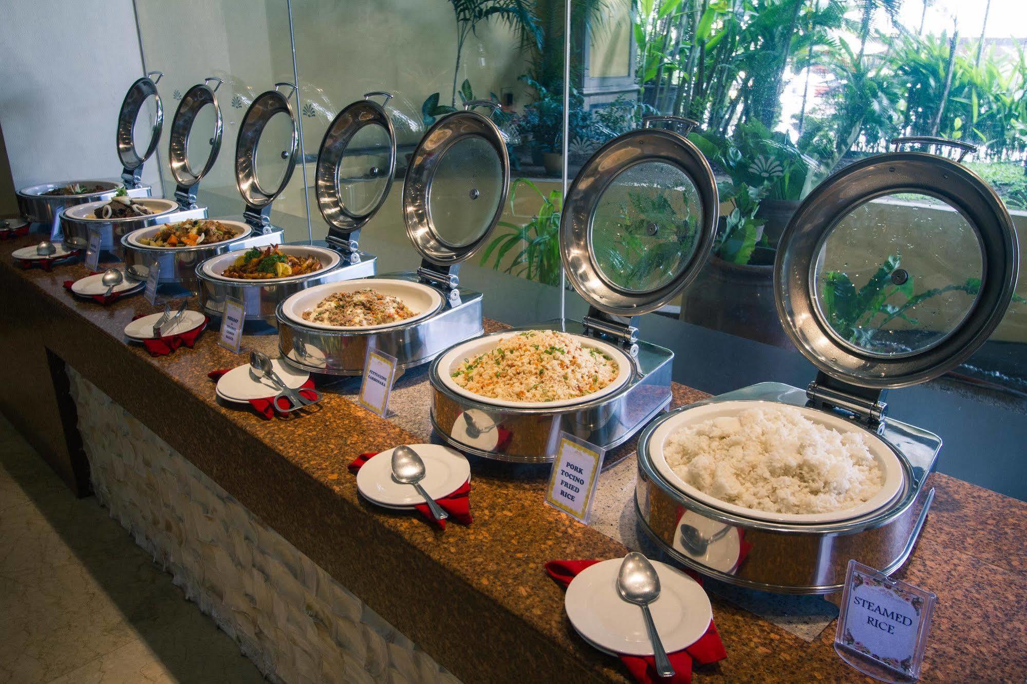 The Royal Mandaya Hotel Davao Экстерьер фото