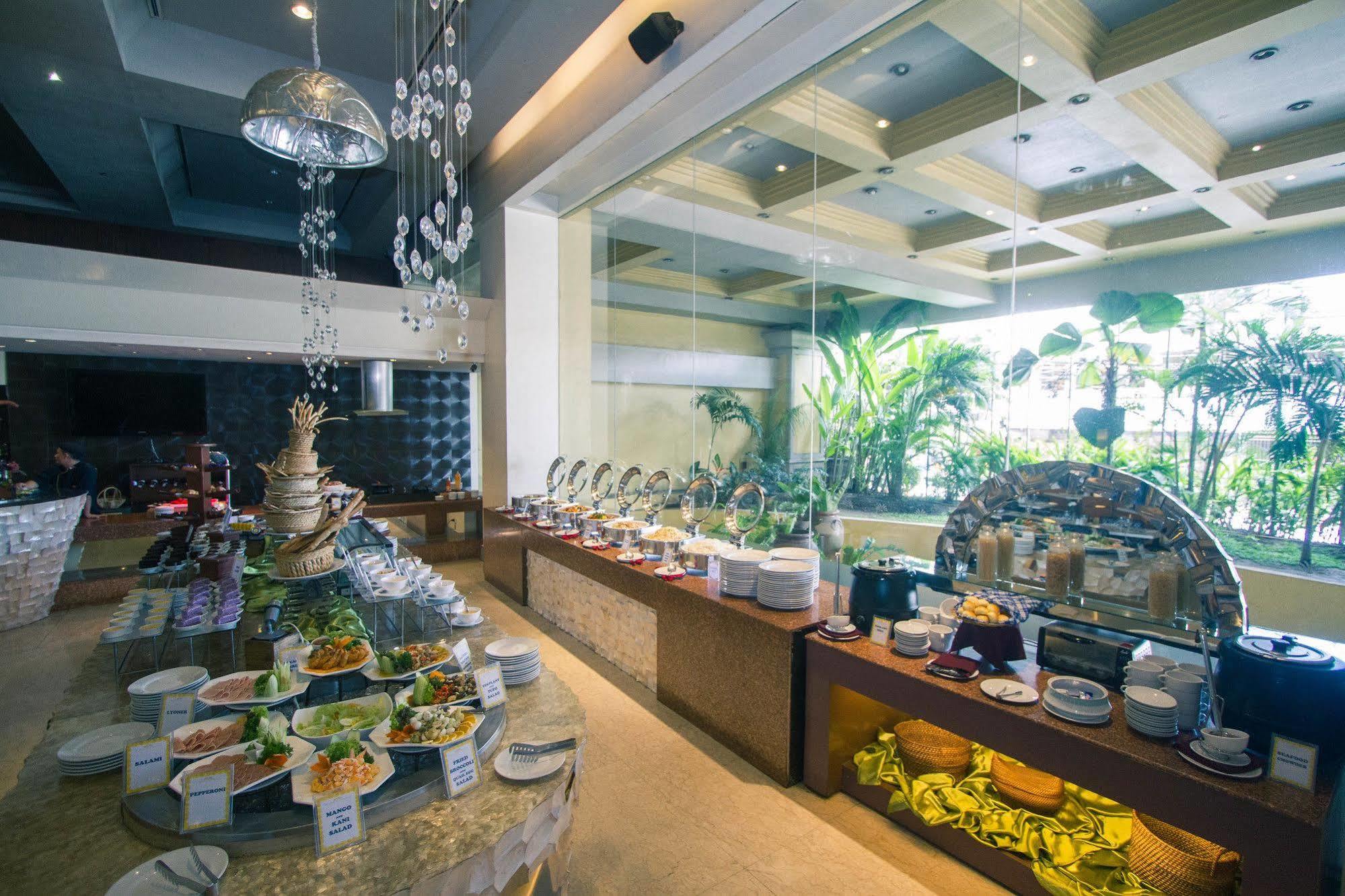 The Royal Mandaya Hotel Davao Экстерьер фото