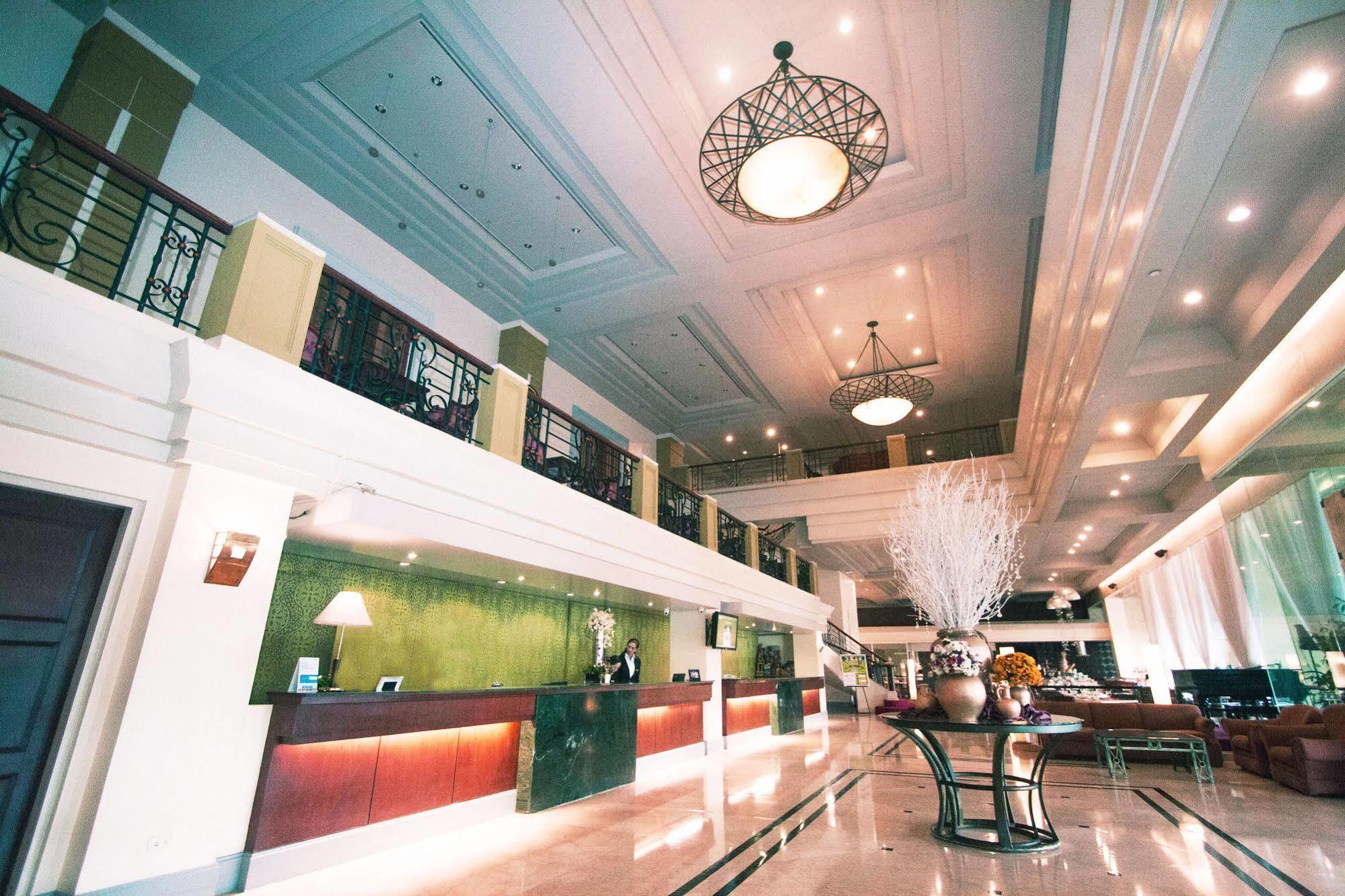 The Royal Mandaya Hotel Davao Экстерьер фото