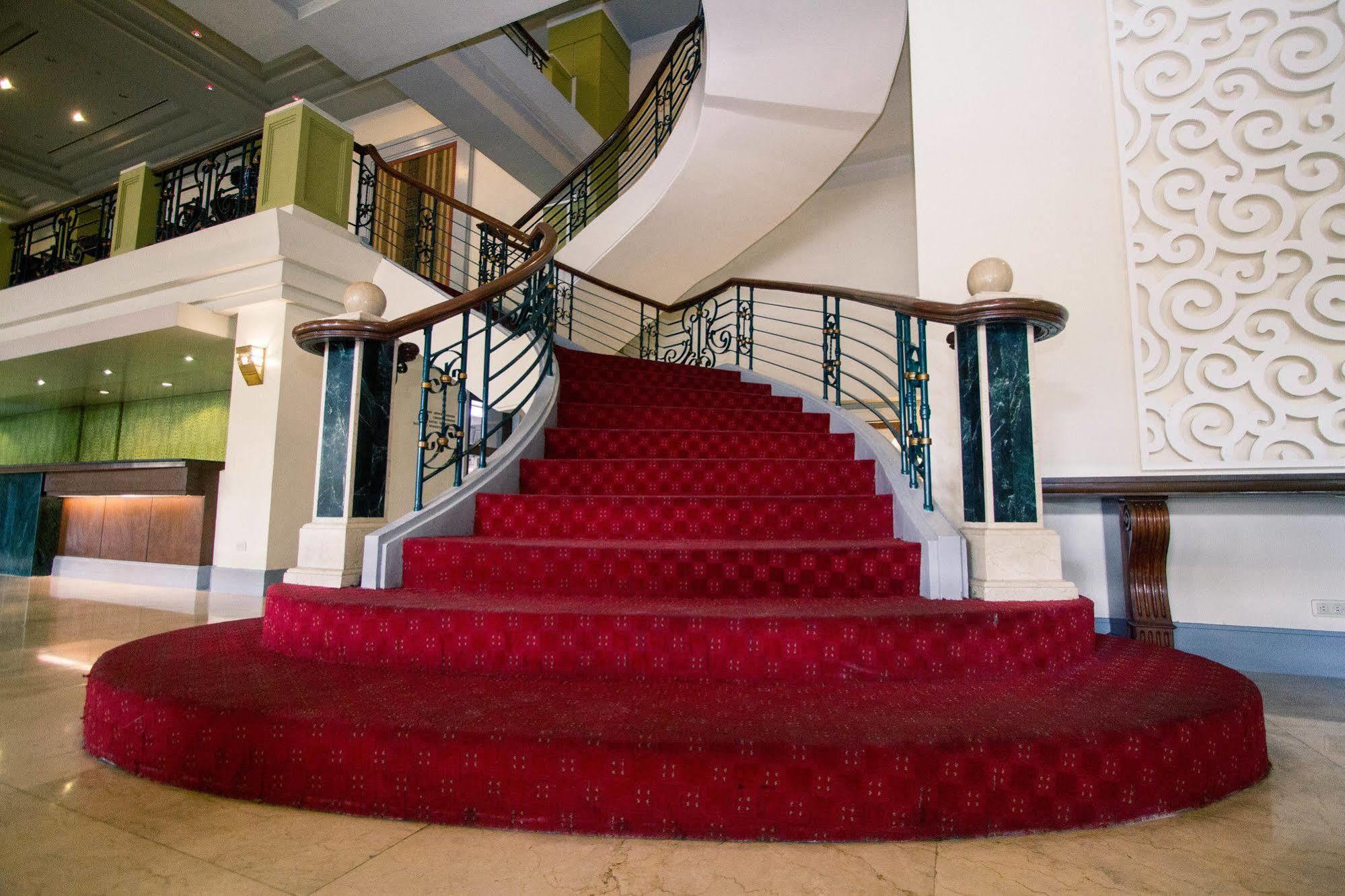 The Royal Mandaya Hotel Davao Экстерьер фото
