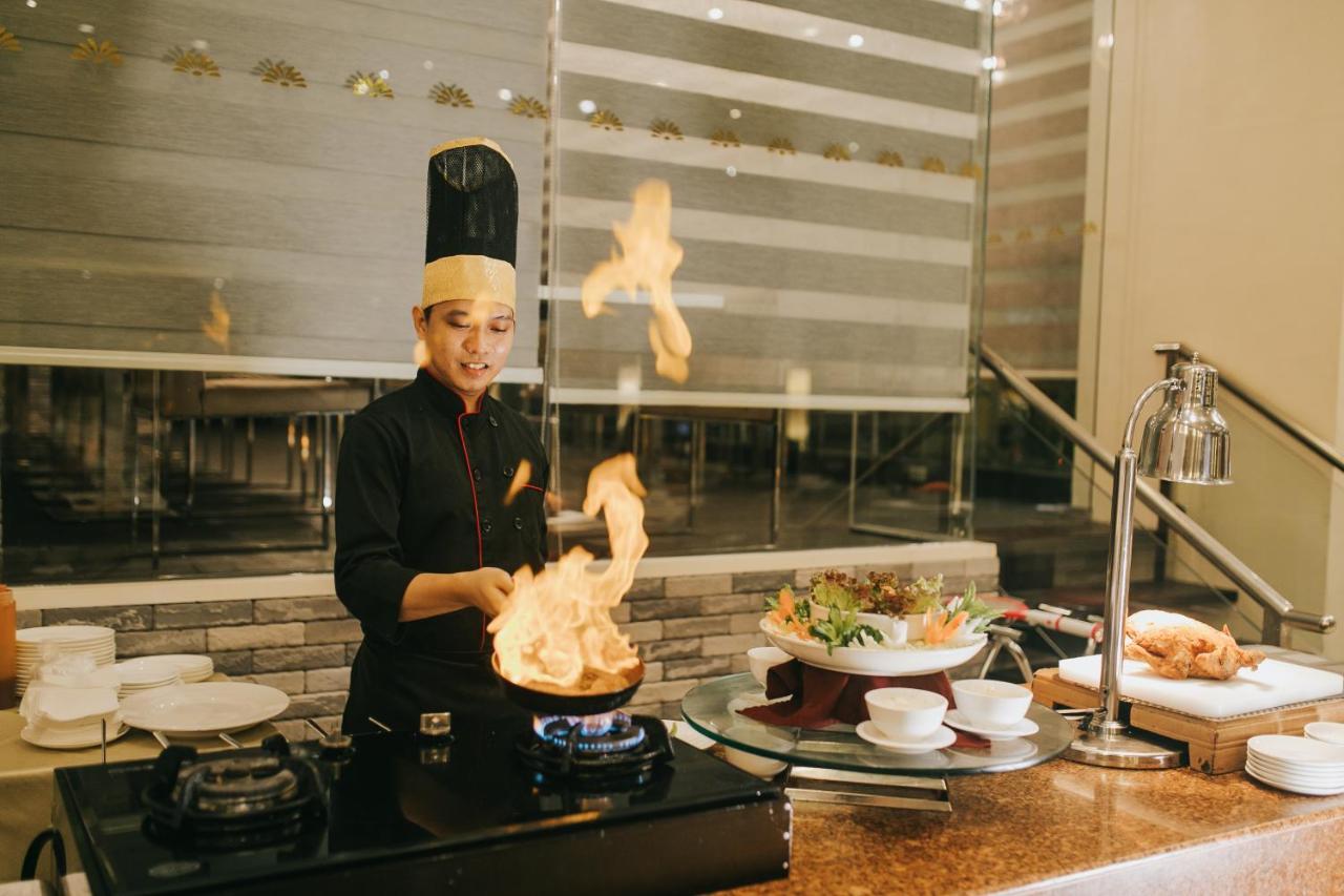 The Royal Mandaya Hotel Davao Экстерьер фото