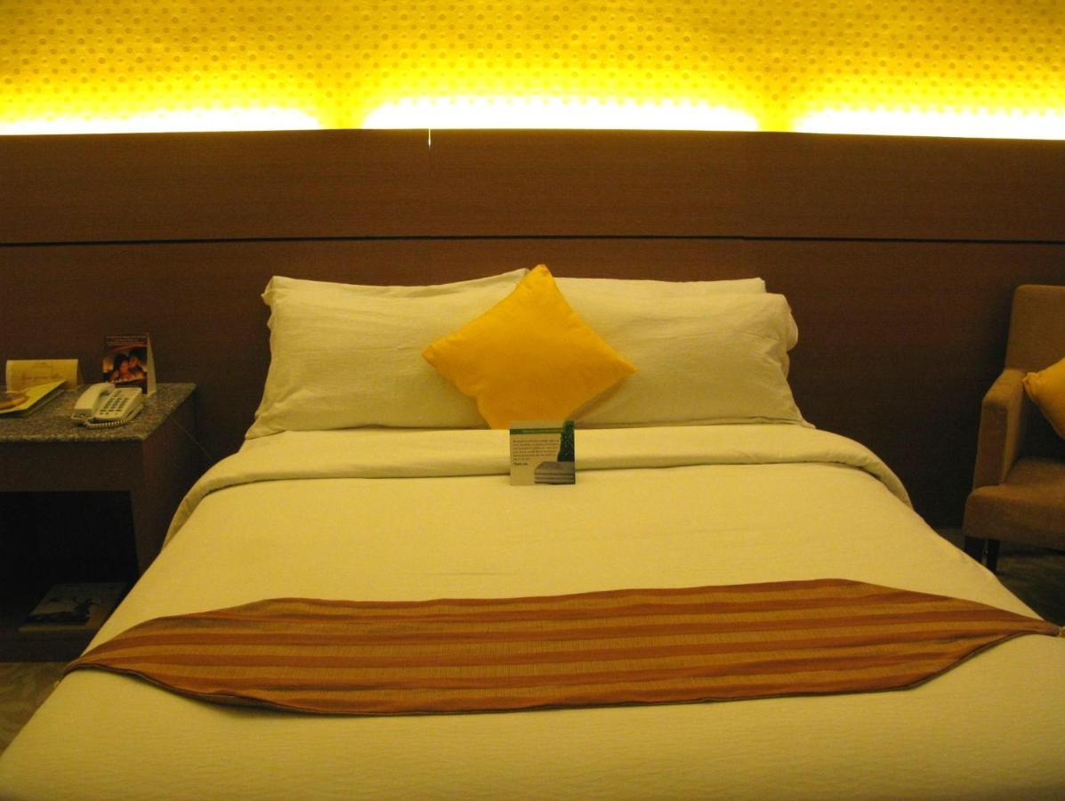 The Royal Mandaya Hotel Davao Экстерьер фото