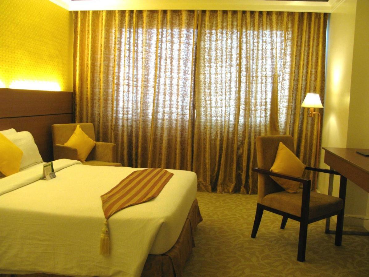 The Royal Mandaya Hotel Davao Экстерьер фото